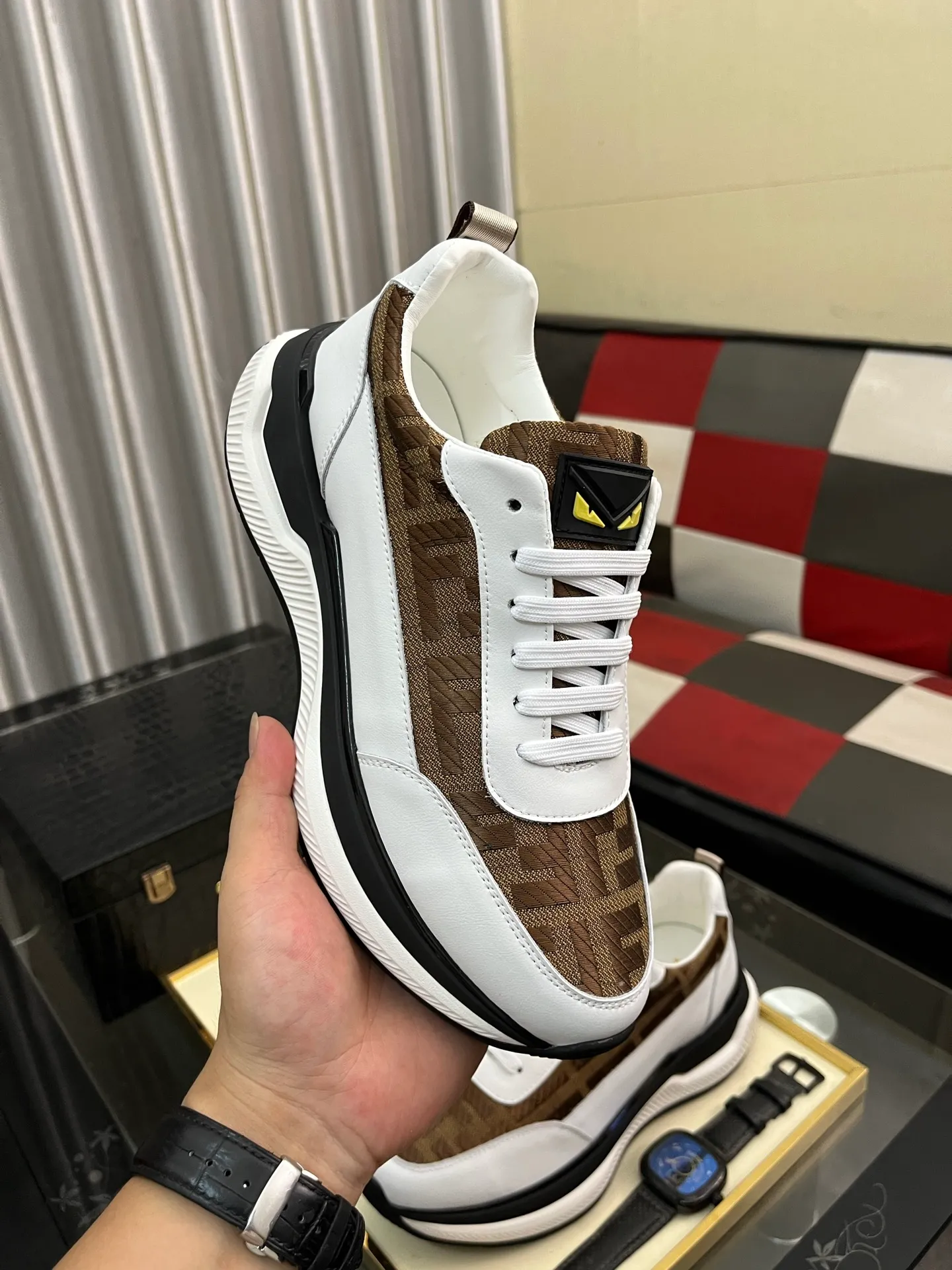 Men's Men's Shoes💰458⌚️⌚️[FENDI] Fendi's classic and comfortable men's, this complex sneaker is made of soft calfskin➕genuine leather lining➕original ultra-light rubber material with rough outsole. This unique light style is suitable for the casual and refined sensibility of this season. It is comfortable and natural on the feet. It is an everyday style for casual travel in autumn and winter! 38−444️⃣colors available